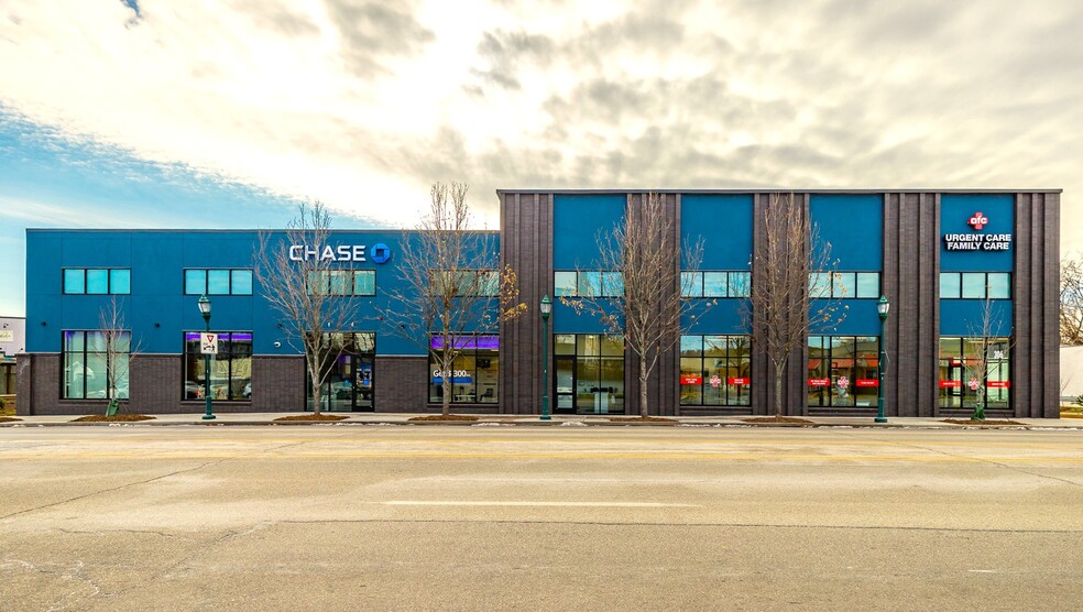 Mixed-Use Retail, Multifamily, Office portfolio of 2 properties for sale on LoopNet.ca - Building Photo - Image 3 of 10