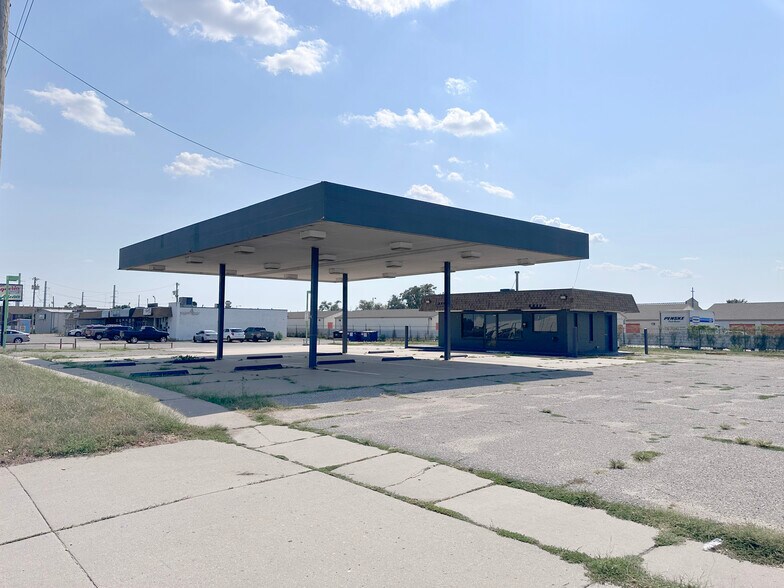 3801 S Seneca St, Wichita, KS à louer - Photo du bâtiment - Image 2 de 6