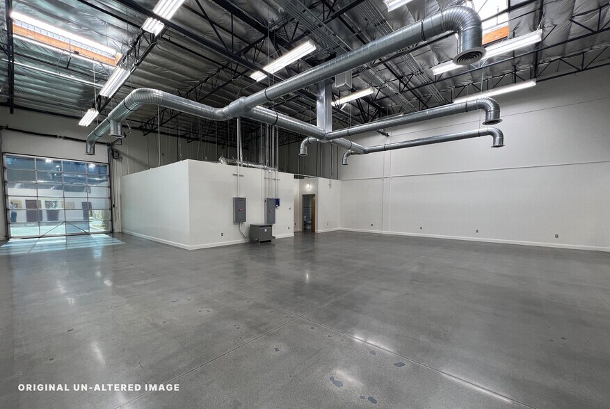 7500-7536 Tyrone Ave, Van Nuys, CA à vendre - Photo du bâtiment - Image 2 de 12