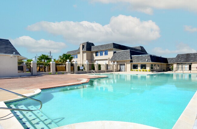 Plus de détails pour 621 S Richey St, Pasadena, TX - Multi-résidentiel à vendre