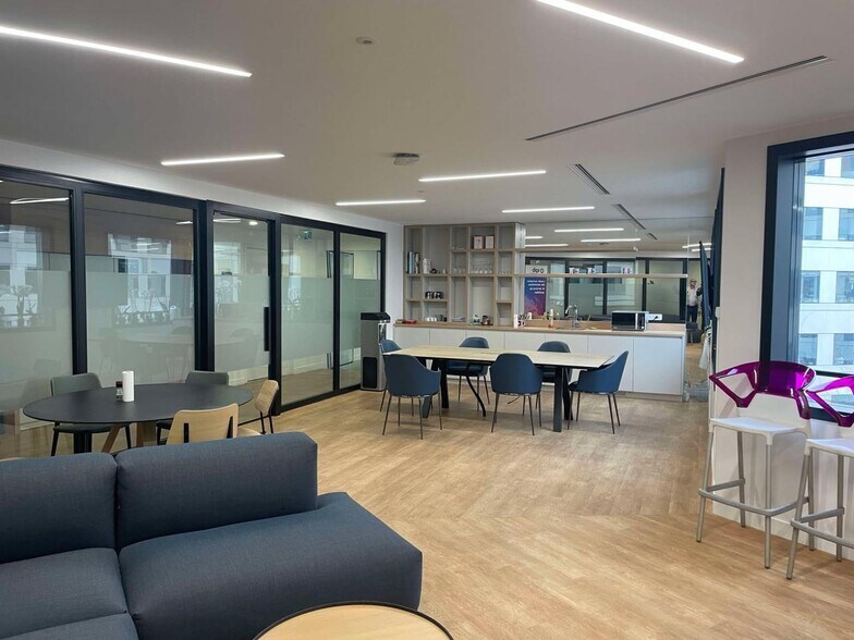 8 Avenue De L'Arche, Courbevoie à louer - Photo du bâtiment - Image 2 de 10