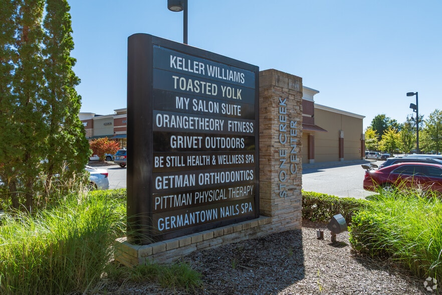 9091 Poplar Ave, Germantown, TN à louer - Photo du bâtiment - Image 2 de 2