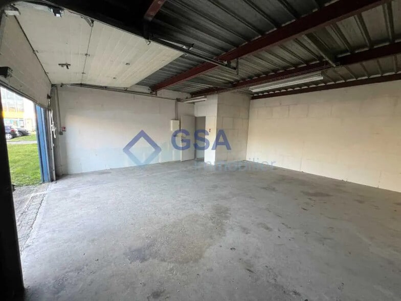 Flex in Ris-Orangis for lease - Interior Photo - Image 1 of 7