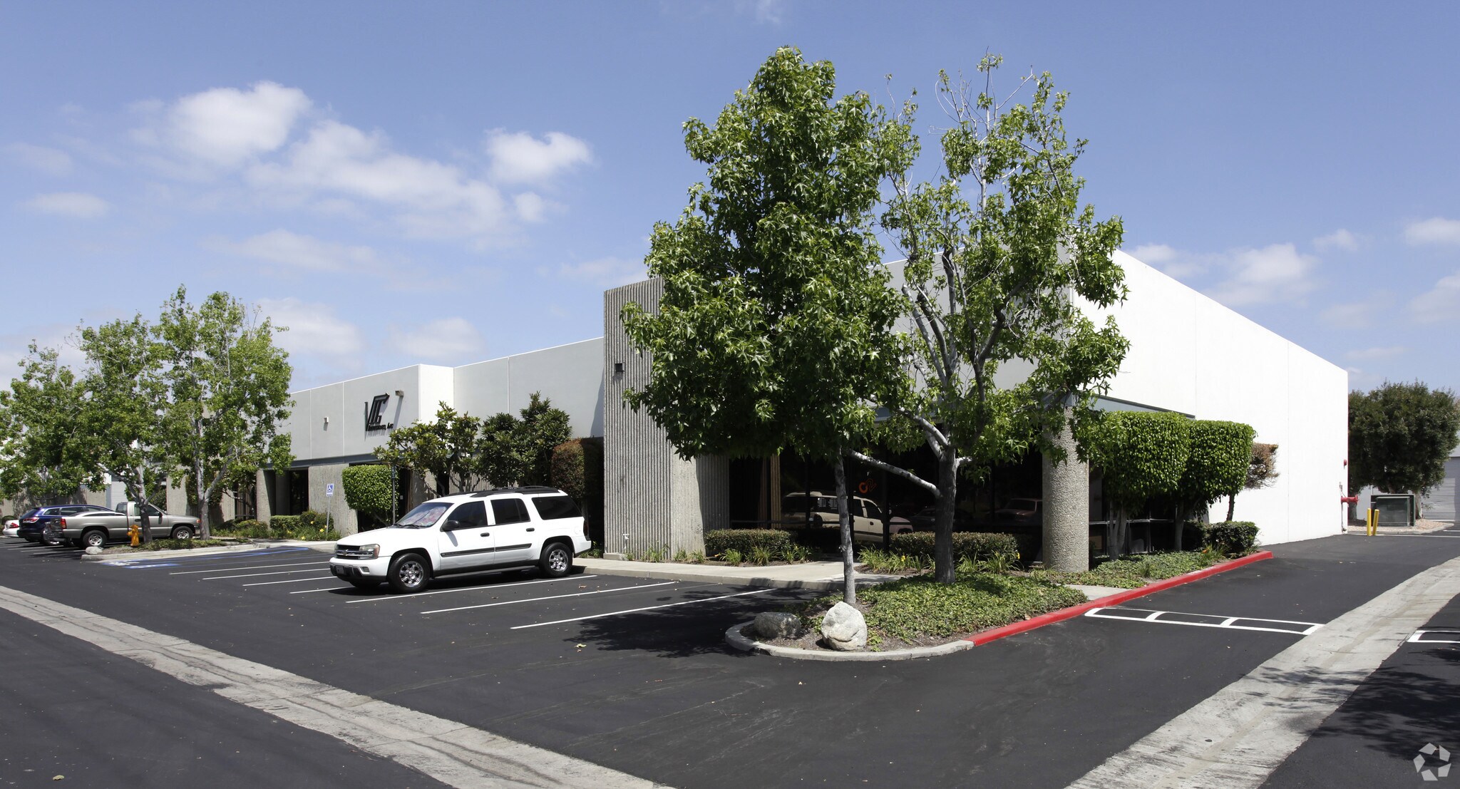 4051 E La Palma Ave, Anaheim, CA à louer Photo principale- Image 1 de 6