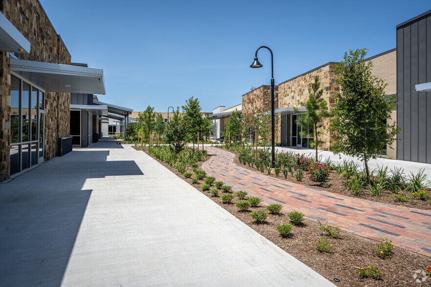 6615 W Cross Creek Bend Ln, Fulshear, TX à louer - Photo du bâtiment - Image 2 de 7