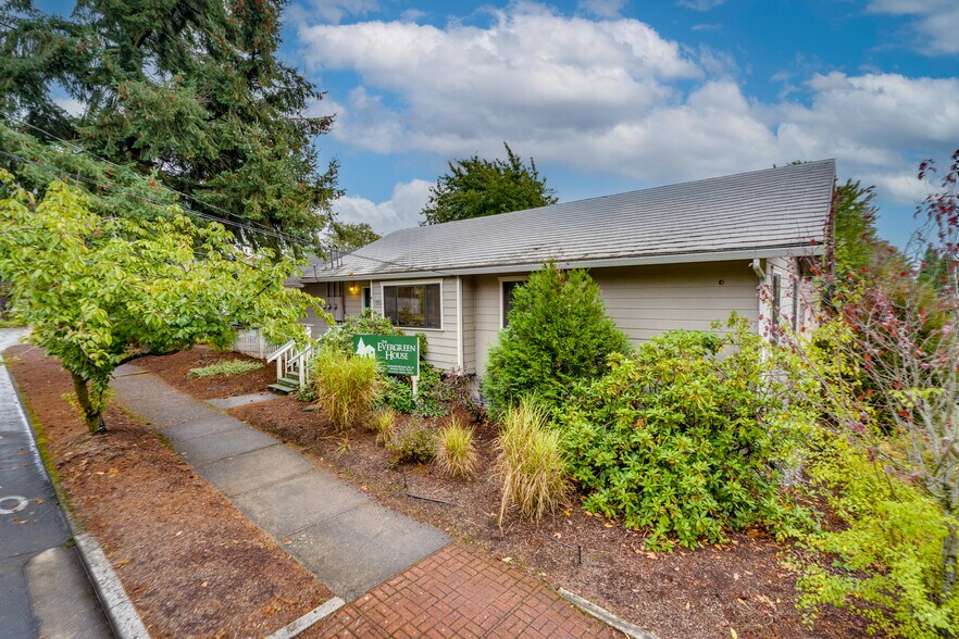 1701 E Evergreen Blvd, Vancouver, WA à louer - Photo du bâtiment - Image 2 de 7