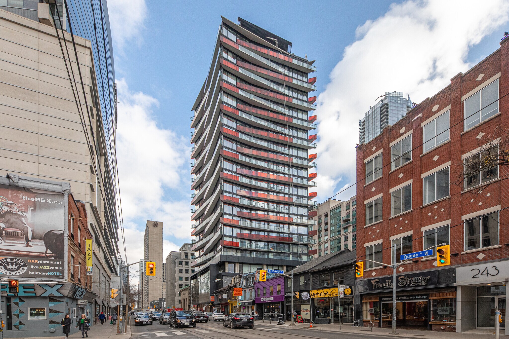 217 Queen St W, Toronto, ON à vendre Photo principale- Image 1 de 1