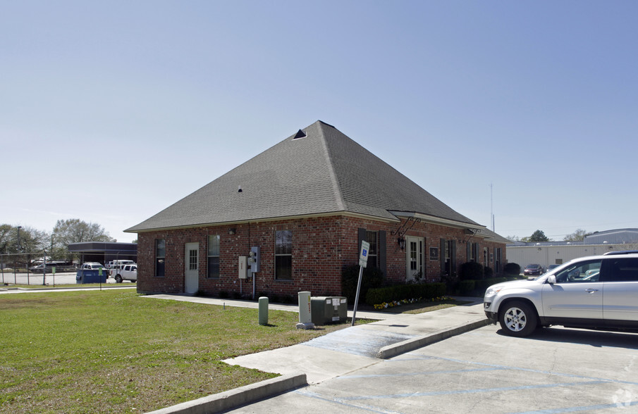 1532 S Burnside Ave, Gonzales, LA for sale - Primary Photo - Image 1 of 1