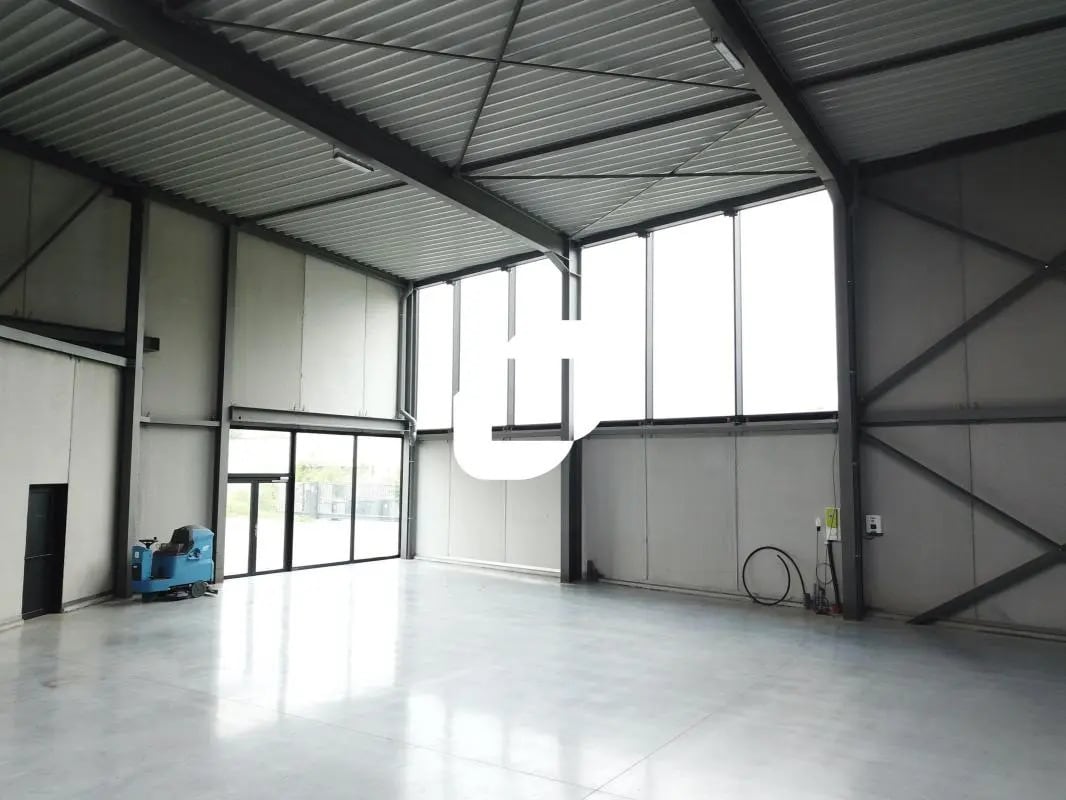 2 Rue Pierre-Antoine Delahousse, Roncq for lease Primary Photo- Image 1 of 15