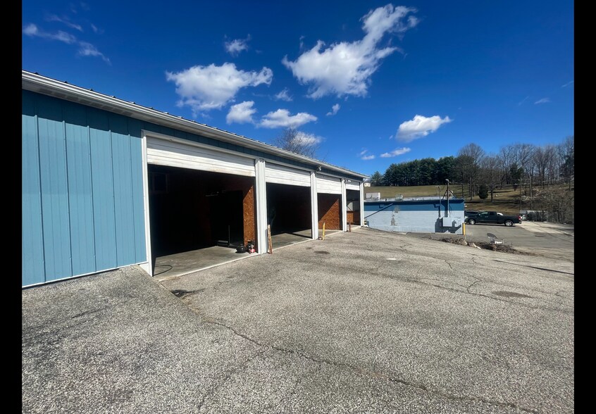 6417 Sissonville Dr, Charleston, WV à vendre - Photo du bâtiment - Image 2 de 16