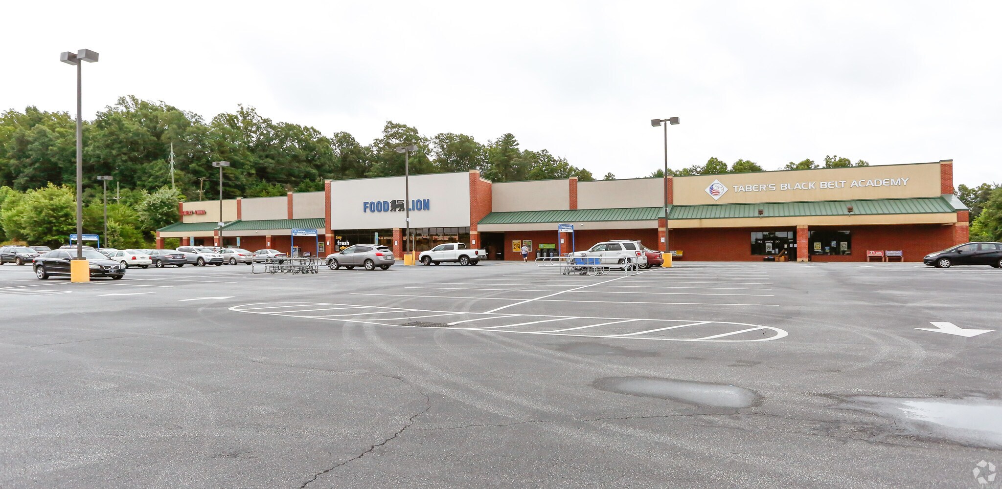 570-576 E Fleming Dr, Morganton, NC for lease Building Photo- Image 1 of 6