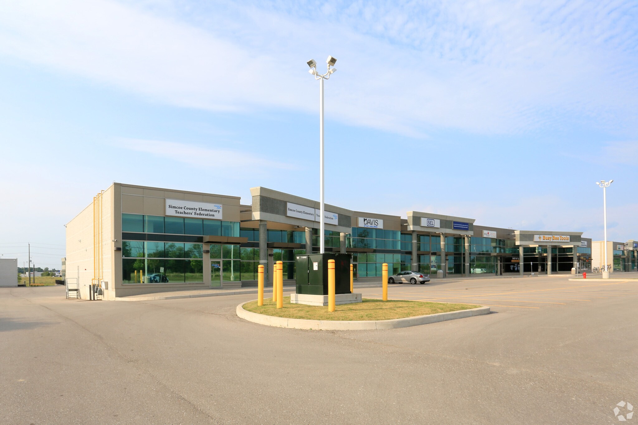 351 King St, Barrie, ON à vendre Photo principale- Image 1 de 1