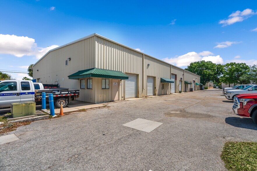 3101-3215 Aviation Blvd, Vero Beach, FL à louer - Photo du bâtiment - Image 2 de 12