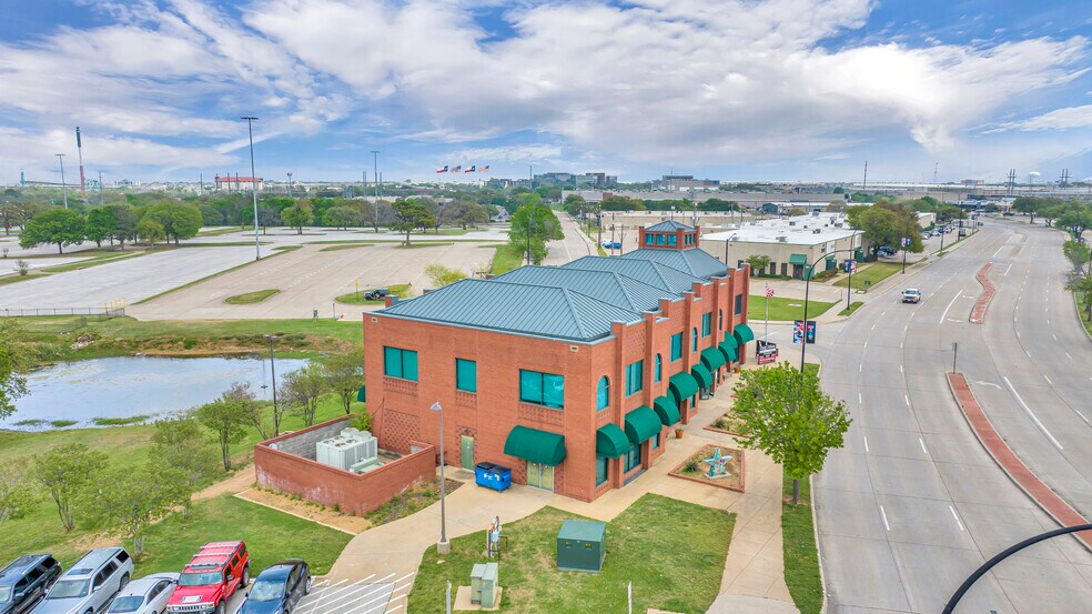 1905 E Randol Mill Rd, Arlington, TX à louer - Photo du bâtiment - Image 3 de 4