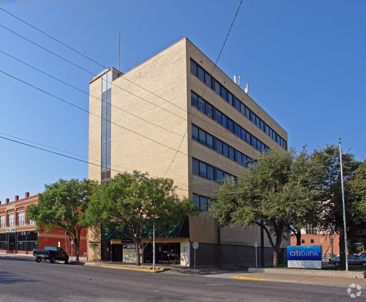 17 S Chadbourne St, San Angelo, TX à louer - Photo principale - Image 1 de 3