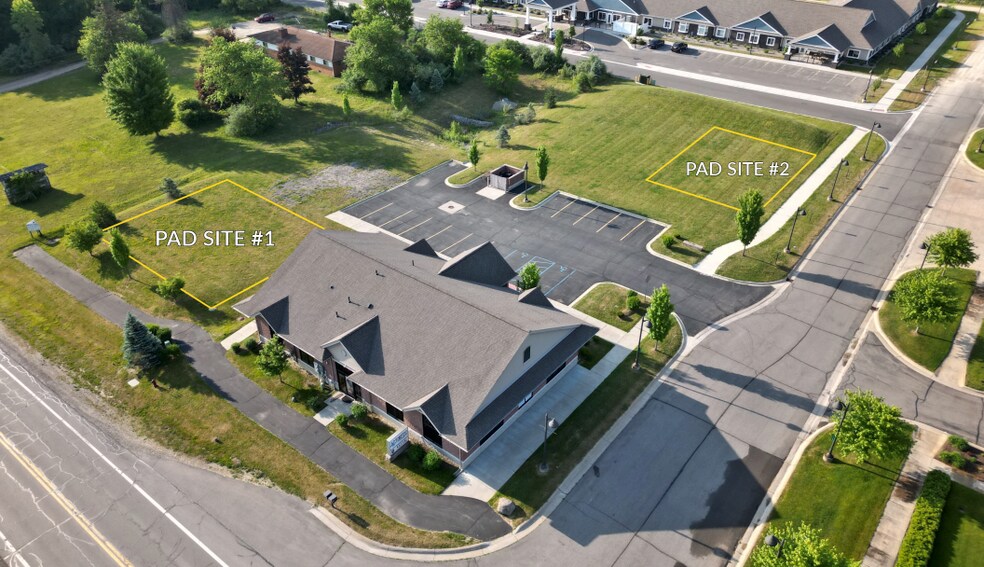 10105 Veterans Memorial Dr, Hamburg Township, MI à vendre - Photo du bâtiment - Image 1 de 4