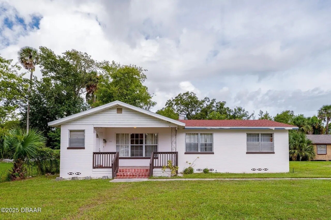 710 Orange Ave, Daytona Beach, FL à louer Photo du bâtiment- Image 1 de 6