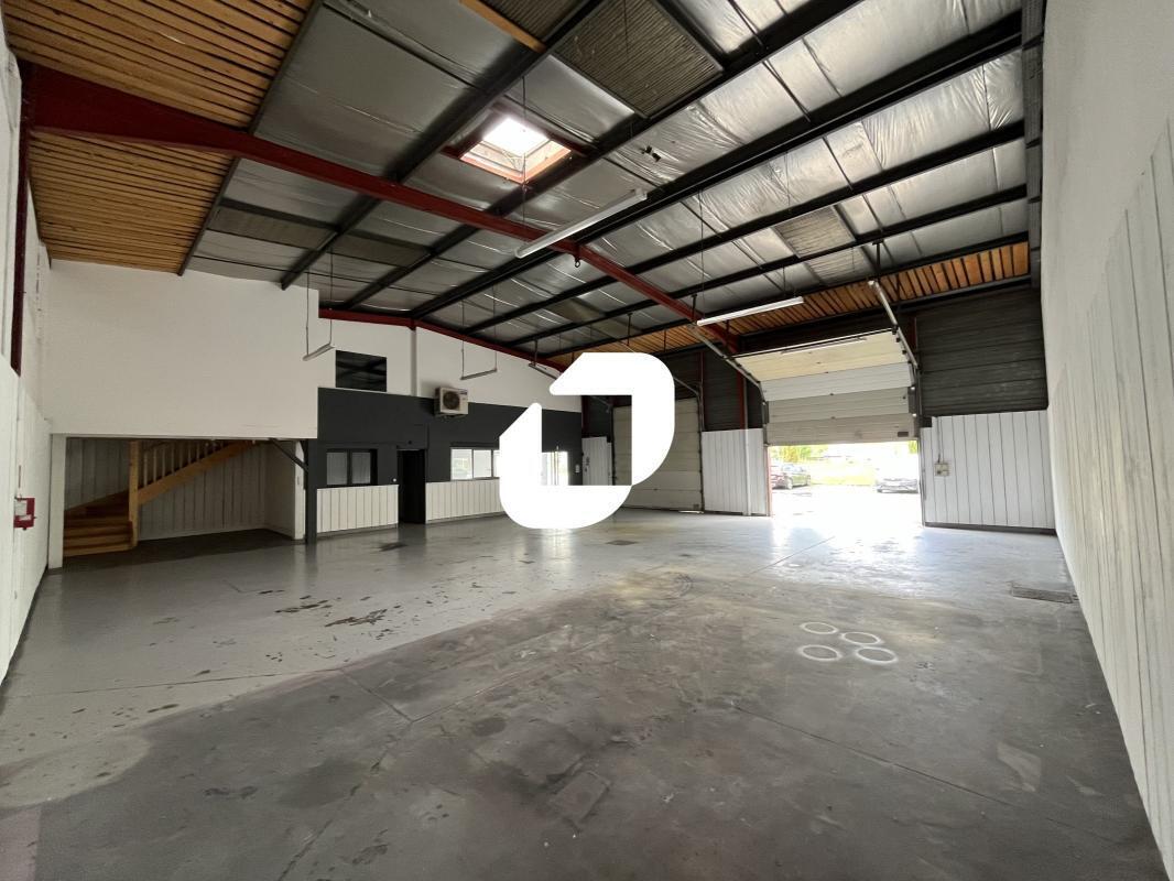 Flex in CIVRIEUX-D'AZERGUES for lease Interior Photo- Image 1 of 10