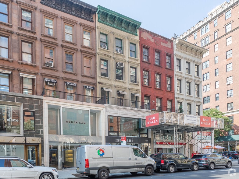 766 Madison Ave, New York, NY for lease - Building Photo - Image 2 of 6