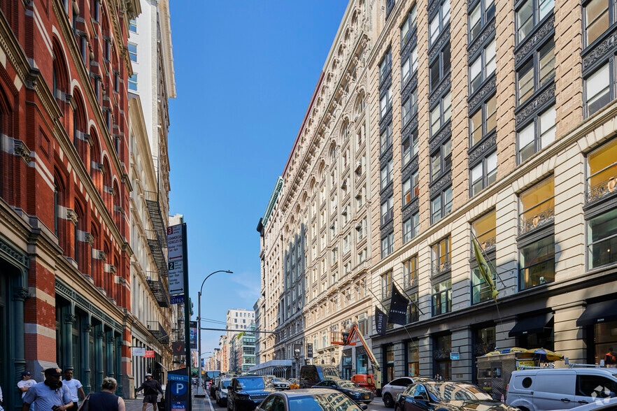 584-590 Broadway, New York, NY for lease - Building Photo - Image 1 of 1