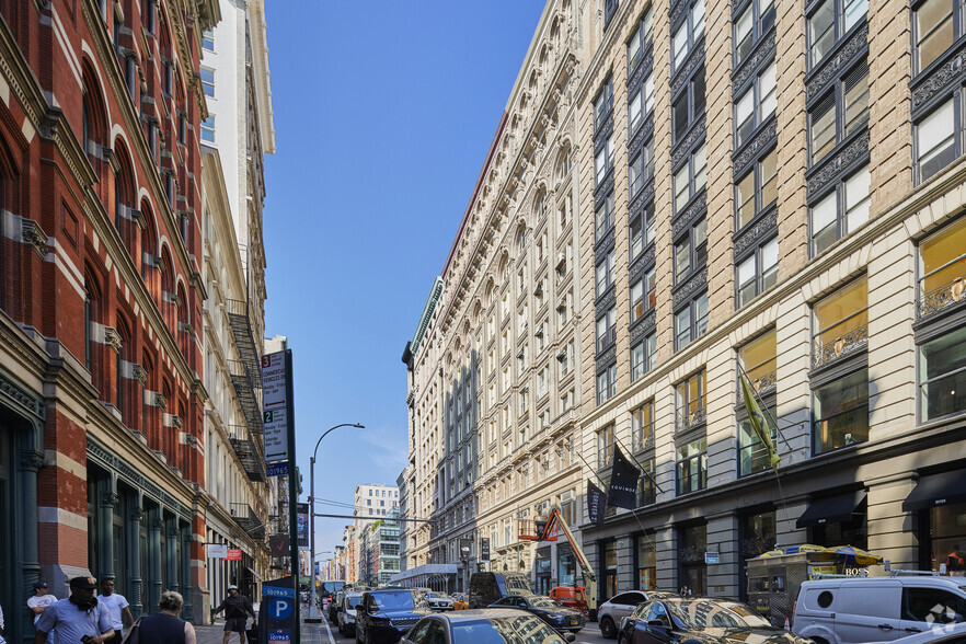 584-590 Broadway, New York, NY à louer - Photo principale - Image 1 de 8