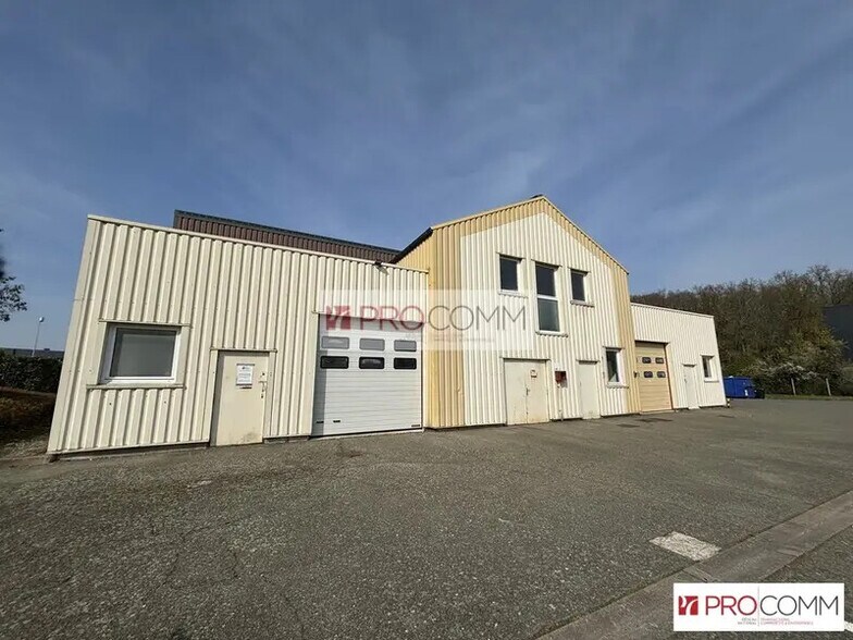 Industrial in Luisant for lease - Building Photo - Image 1 of 3