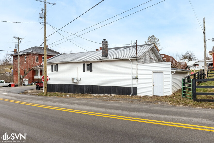 211 Waco Loop Rd, Waco, KY for sale - Building Photo - Image 2 of 10