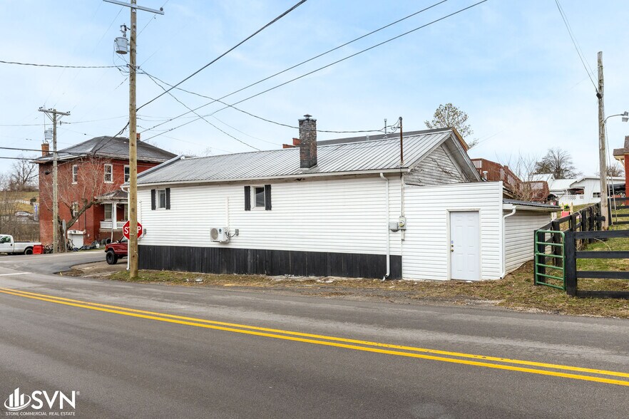 211 Waco Loop Rd, Waco, KY à vendre - Photo du bâtiment - Image 2 de 10