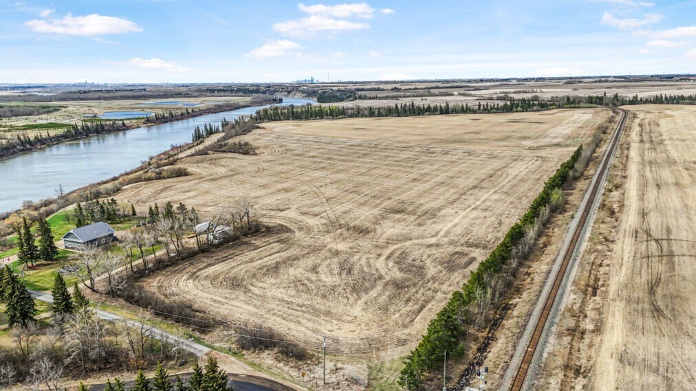 NW - 25 - 54 - 23 - 4, Sturgeon County, AB for sale Building Photo- Image 1 of 3