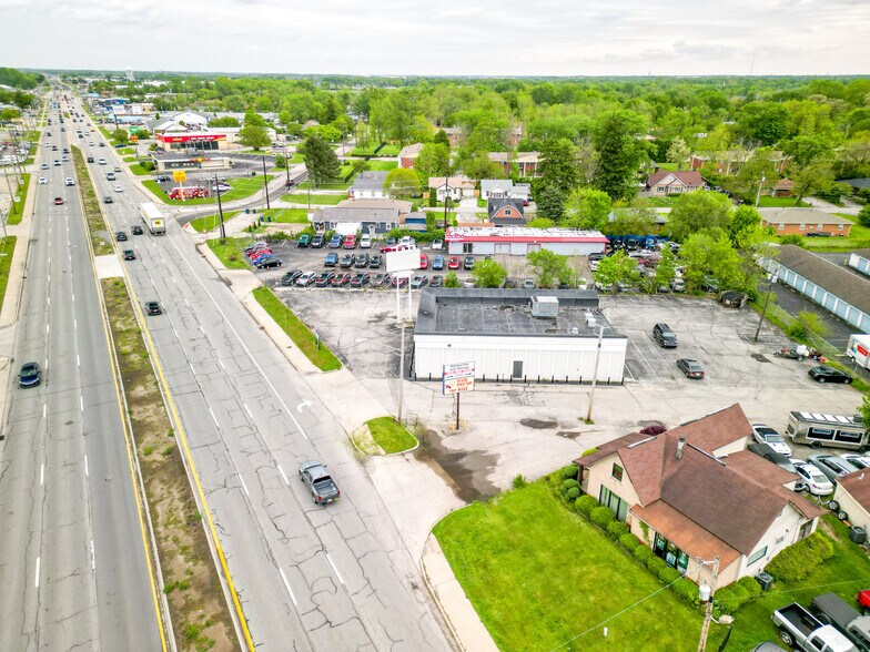 8501 E Pendleton Pike, Indianapolis, IN à louer - Photo du bâtiment - Image 2 de 5