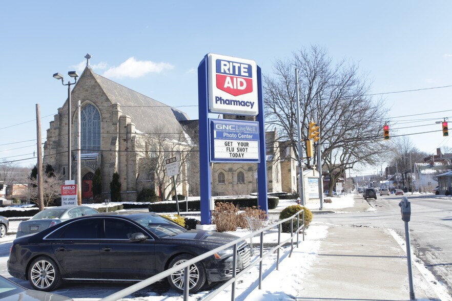 412 Broadway St, Coraopolis, PA à vendre - Photo du bâtiment - Image 2 de 3