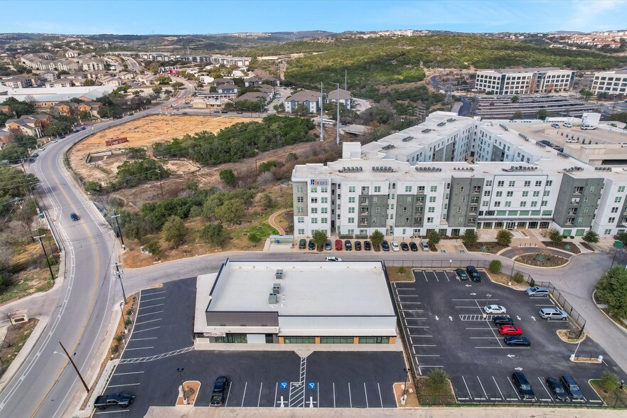 15622 Chase Hill Blvd, San Antonio, TX à louer - Photo du bâtiment - Image 2 de 7