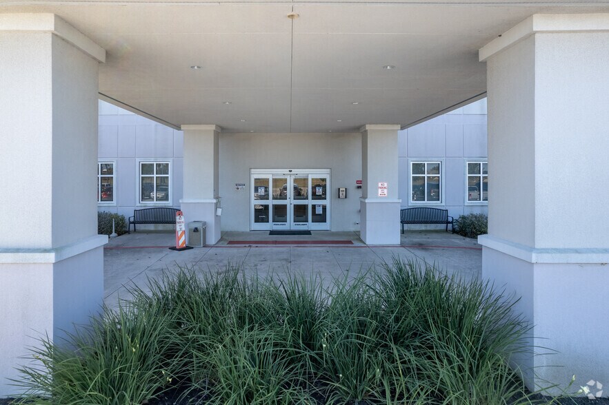 7111 Medical Center Dr, Texas City, TX à louer - Photo du bâtiment - Image 3 de 8