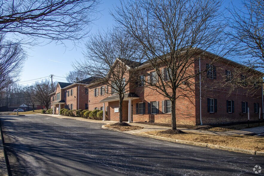 630 Fitzwatertown Rd, Willow Grove, PA à louer - Photo du bâtiment - Image 2 de 7