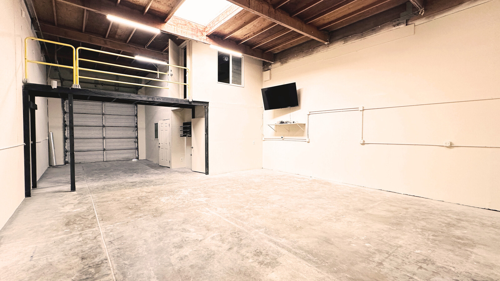 2535 W Winton Ave, Hayward, CA 94545 - Unit 4C -  - Interior Photo - Image 2 of 5