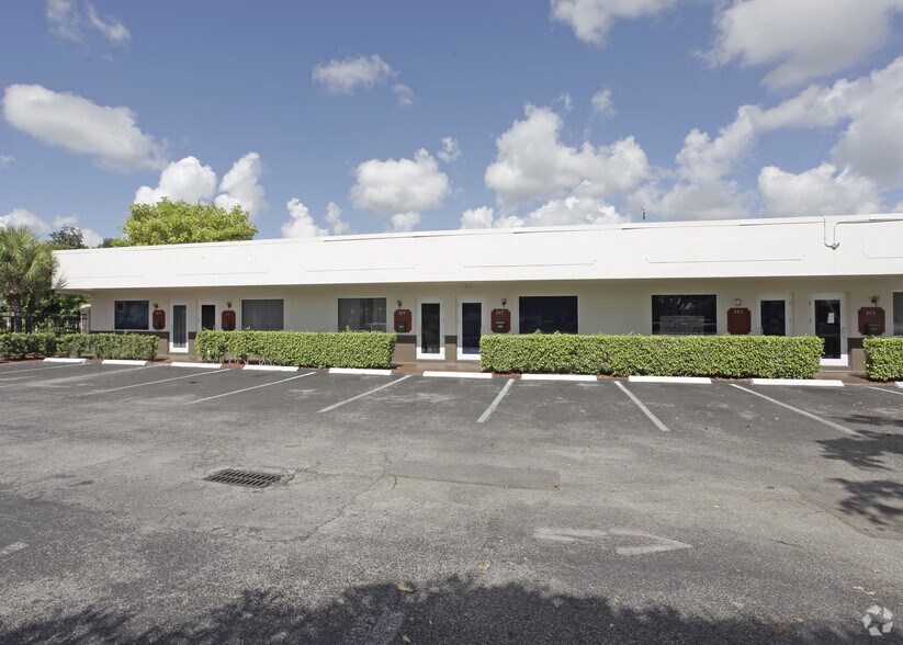 315-353 SW 27th Ave, Fort Lauderdale, FL à louer - Photo du bâtiment - Image 2 de 5