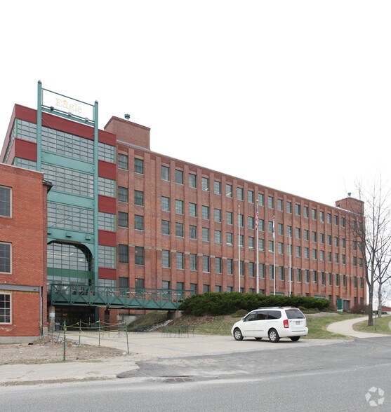 75 S Church St, Pittsfield, MA à louer - Photo du bâtiment - Image 2 de 4