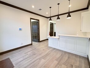 1111 Magnolia Ct, Moore, OK for lease Interior Photo- Image 2 of 10