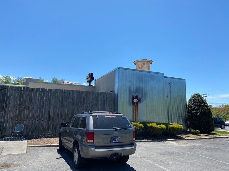 5100 Lee Hwy, Bristol, VA for sale - Building Photo - Image 3 of 35