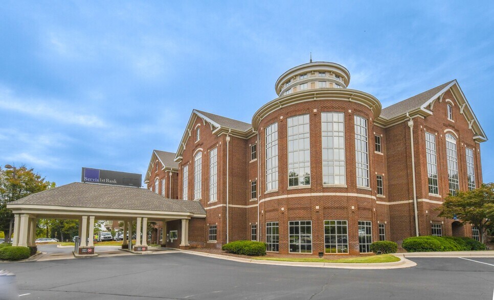 401 Meridian St N, Huntsville, AL à louer - Photo du bâtiment - Image 2 de 6