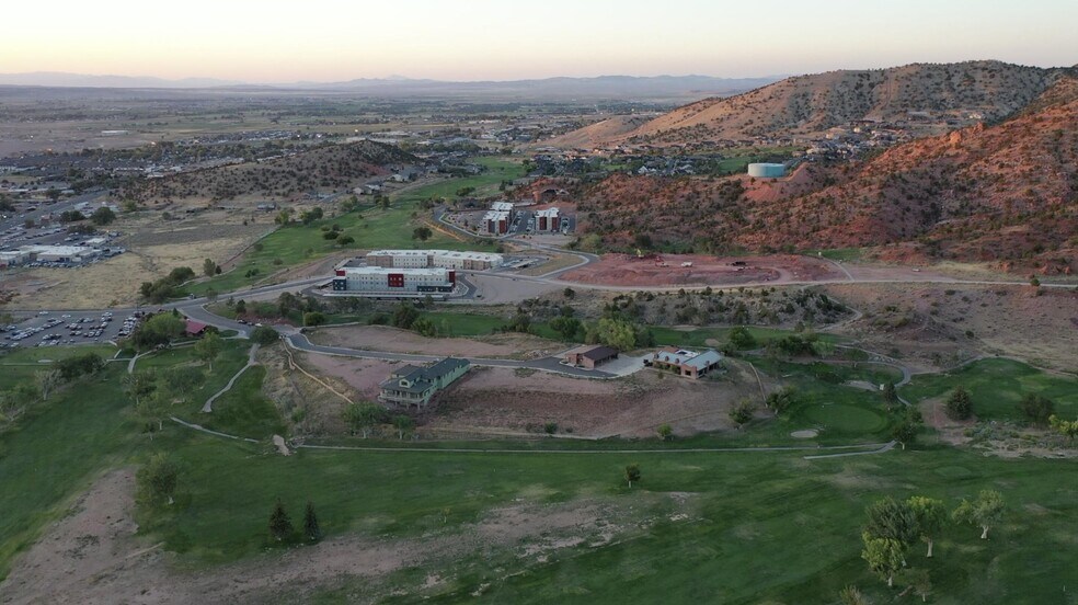 East Cedar Ridge Circle, Cedar City, UT à vendre - Photo du bâtiment - Image 2 de 11