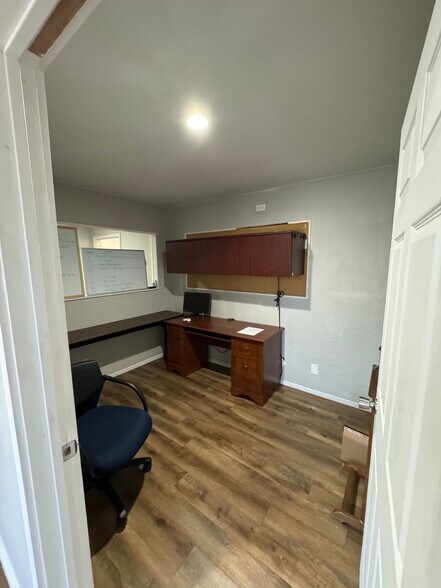 7038 Eckhert Rd, San Antonio, TX à louer - Photo du bâtiment - Image 2 de 8