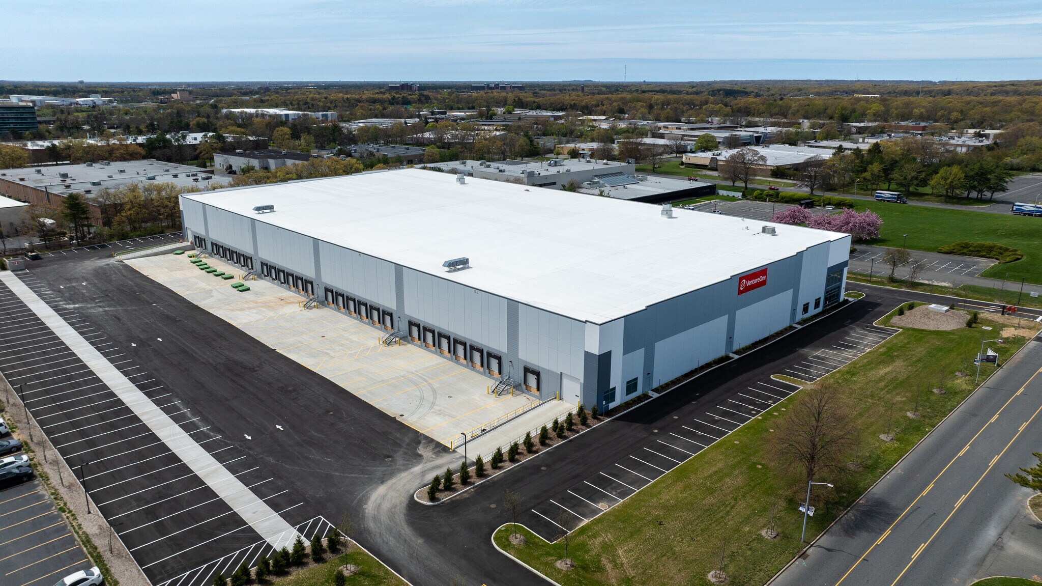 49 Wireless Blvd, Hauppauge, NY for lease Building Photo- Image 1 of 3