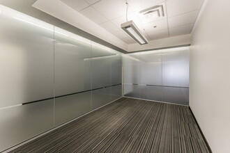 501-507 Pl d'Armes, Montréal, QC à louer Photo du bâtiment- Image 2 de 24