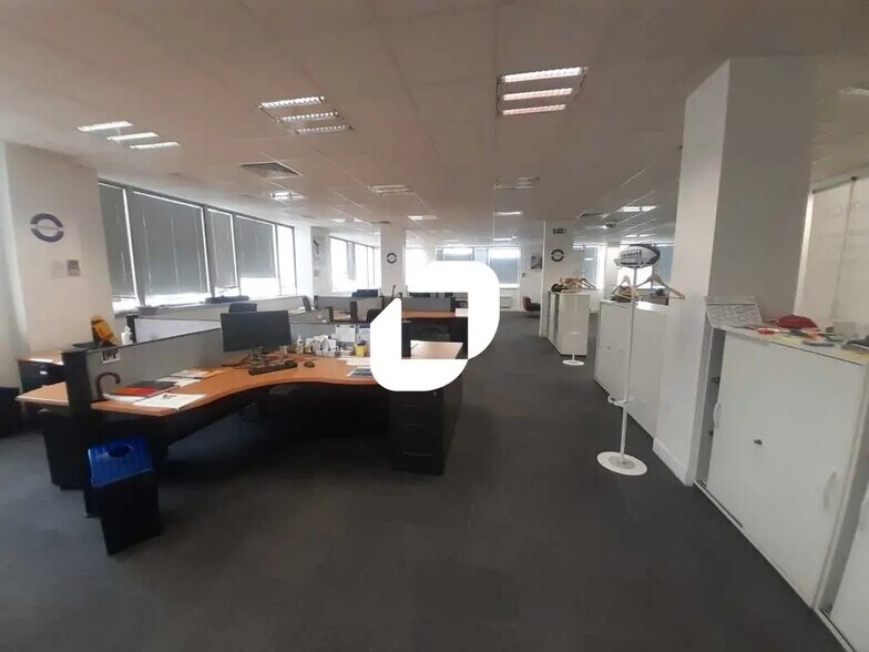 Office in Saint-Ouen-sur-Seine for lease - Interior Photo - Image 3 of 11