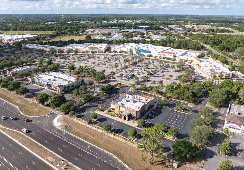 N Highway 27, Lady Lake, FL à louer - Photo du bâtiment - Image 3 de 12