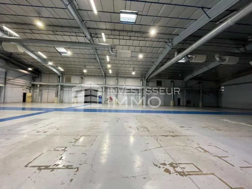 Flex in Poincy for lease Interior Photo- Image 1 of 16