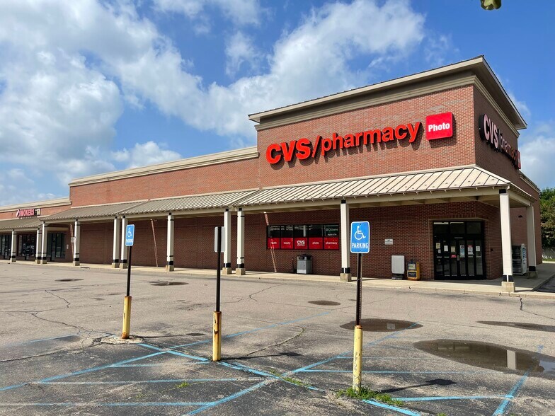 1537-1585 N Wixom Rd, Wixom, MI for lease - Building Photo - Image 3 of 5