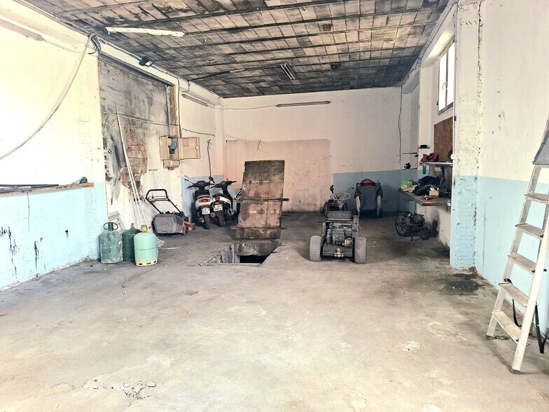 Industrial in Le Muy for lease - Interior Photo - Image 2 of 3