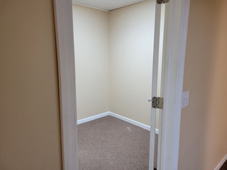 304 Federal Rd, Brookfield, CT for lease - Interior Photo - Image 3 of 63